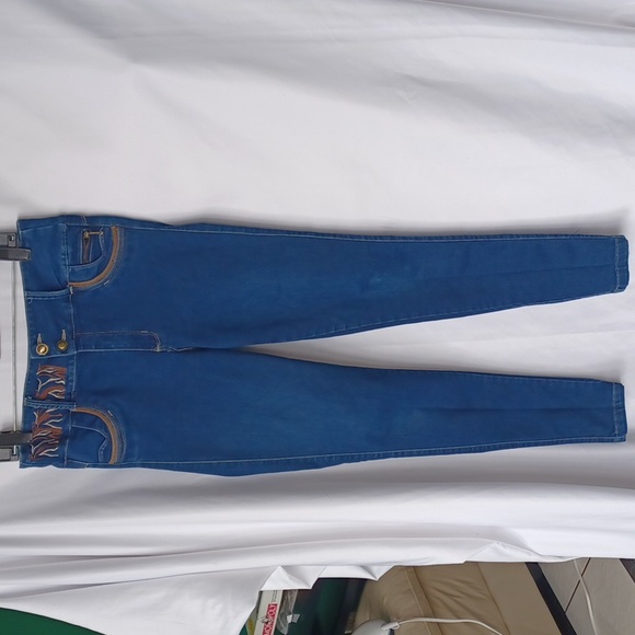 Aranza Butt Lifting Skinny Jeans, Sz 9, Embroidered, Strechy, 30" Inseam - Picture 7 of 10